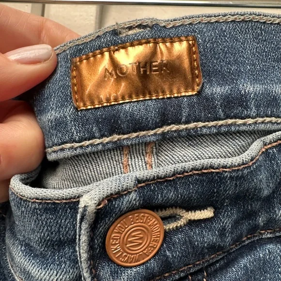 Mother jeans. 
The weekender. 
Flare leg. 
Worn a few times. - Picture 2 of 8